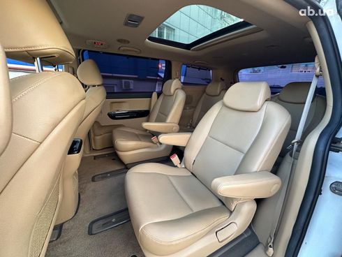 Kia Carnival 2017 белый - фото 14