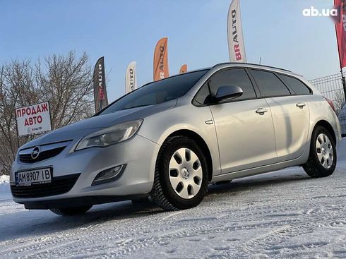Opel Astra 2011 - фото 2