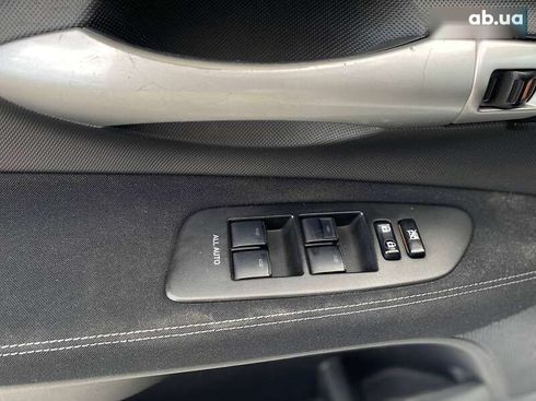 Toyota Auris 2011 - фото 13