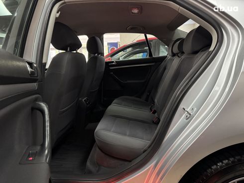 Volkswagen Jetta 2006 серебристый - фото 5