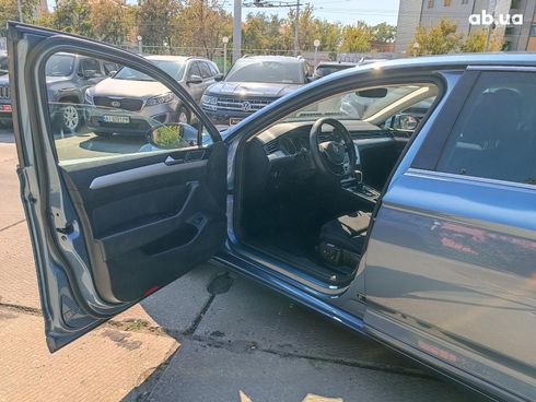 Volkswagen Passat 2015 синий - фото 20