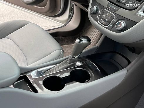 Chevrolet Malibu 2019 серый - фото 26