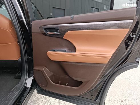 Toyota Highlander 2021 коричневый - фото 25