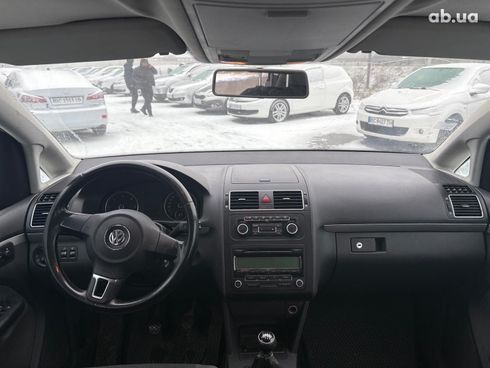 Volkswagen Touran 2011 серый - фото 29