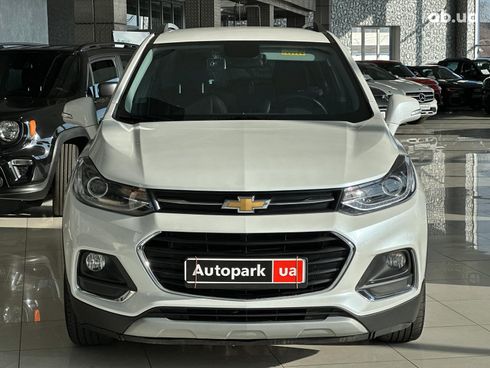 Chevrolet Trax 2017 белый - фото 2