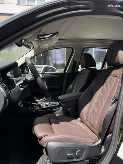 BMW iX3 2025 - фото 23