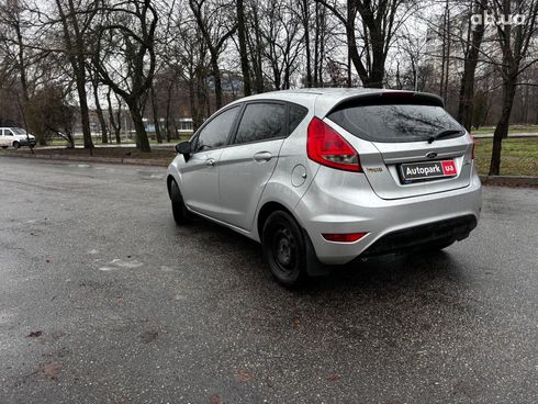 Ford Fiesta 2012 серый - фото 5