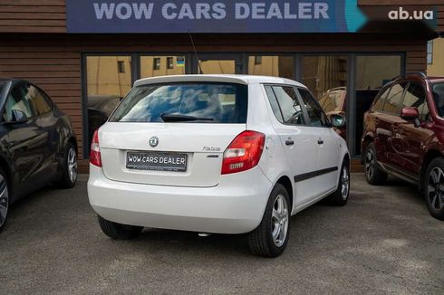 Skoda Fabia 2011 - фото 9