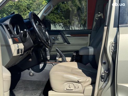 Mitsubishi Pajero Wagon 2008 бежевый - фото 22