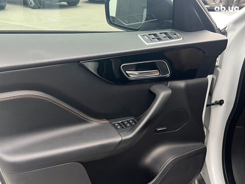 Jaguar F-Pace 2018 белый - фото 18