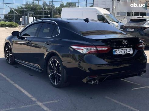 Toyota Camry 2019 - фото 10