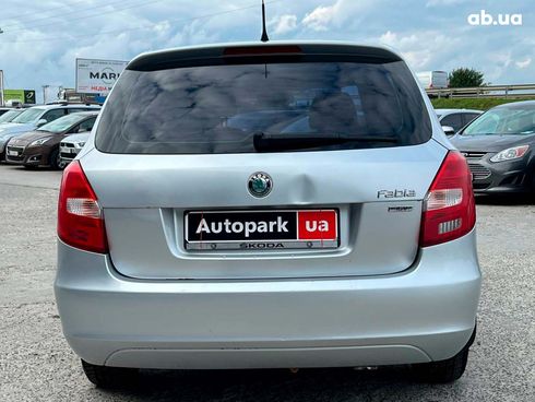 Skoda Fabia 2011 серый - фото 7