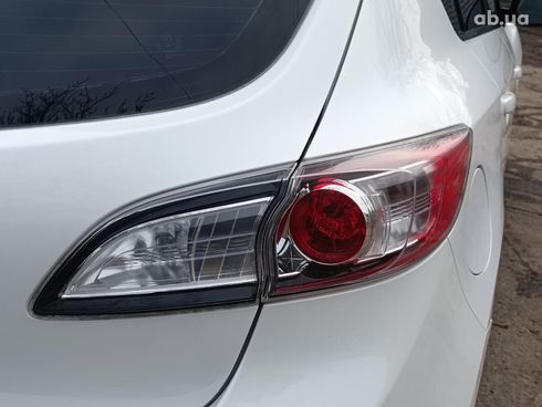Mazda 3 2010 белый - фото 12