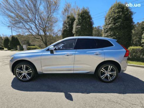 Volvo XC60 2018 серебристый - фото 3