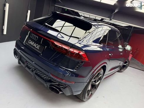 Audi RS Q8 2024 - фото 24