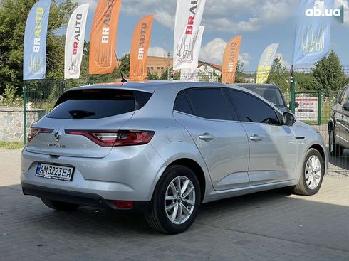 Renault Megane 2016 - фото 13