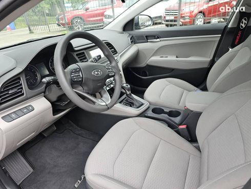 Hyundai Elantra 2019 серый - фото 18