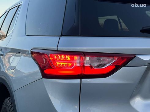 Chevrolet Traverse 2017 серый - фото 43