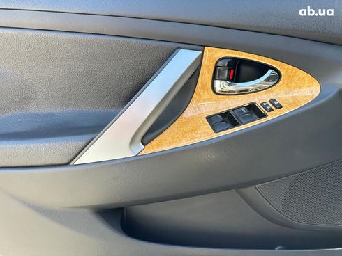 Toyota Camry 2007 бежевый - фото 22
