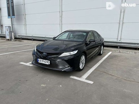 Toyota Camry 2020 - фото 2