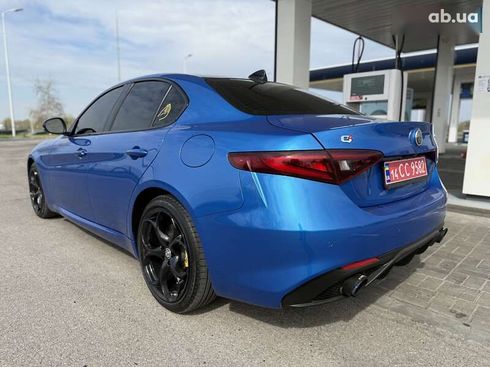 Alfa Romeo Giulia 2017 - фото 29