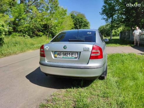 Skoda Octavia 2008 серебристый - фото 4