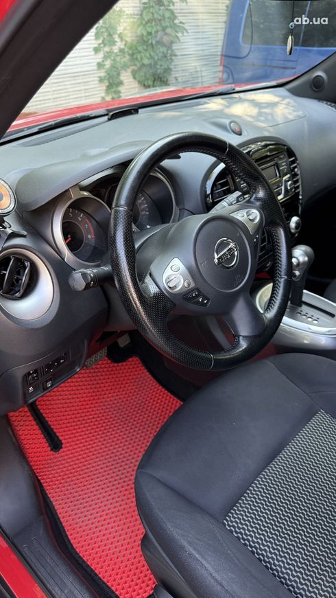 Nissan Juke 2018 красный - фото 12