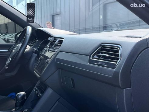 Volkswagen Tiguan 2020 серый - фото 39