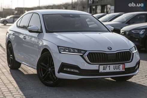 Skoda Octavia 2021 - фото 7