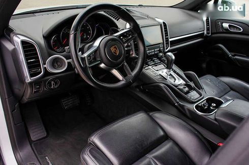 Porsche Cayenne 2017 - фото 16