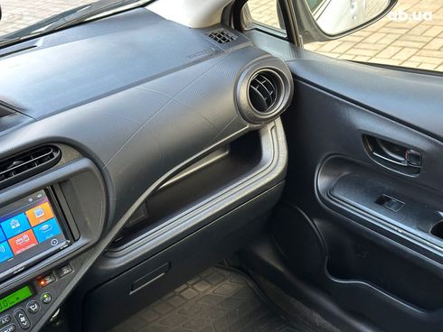 Toyota Aqua 2015 белый - фото 17