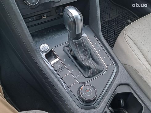 Volkswagen Tiguan 2021 черный - фото 23