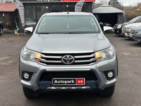 Toyota Hilux 2019 серый - фото 2