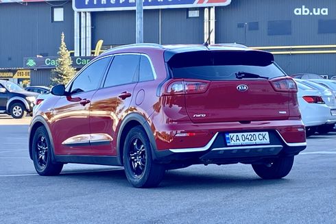 Kia Niro Hybrid 2018 красный - фото 9