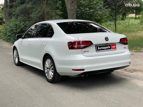 Volkswagen Jetta 2016 белый - фото 9
