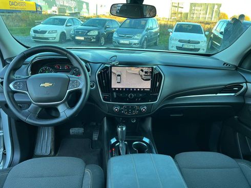 Chevrolet Traverse 2017 серый - фото 38
