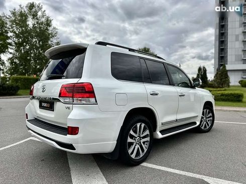 Toyota Land Cruiser 2017 - фото 17