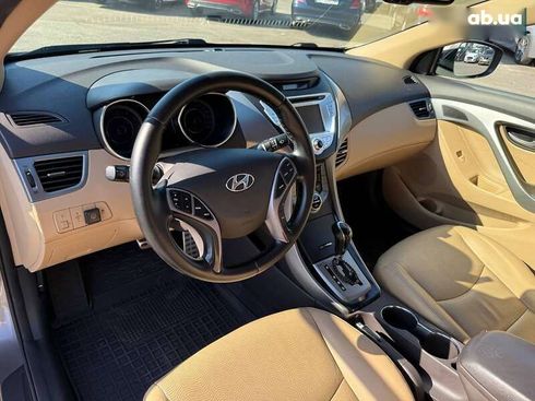 Hyundai Elantra 2012 - фото 20