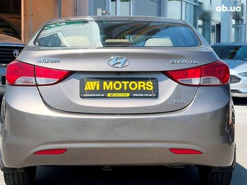 Hyundai Elantra 2013 - фото 6