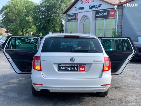 Skoda Superb 2011 белый - фото 18