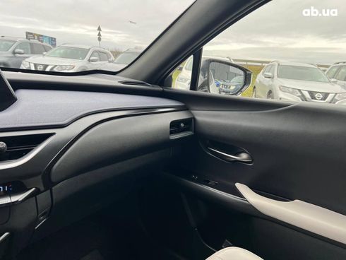 Lexus UX 2019 белый - фото 40