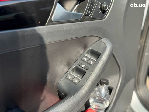 Volkswagen Jetta 2015 серый - фото 21