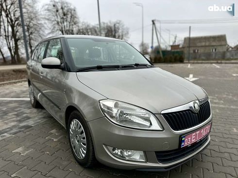 Skoda Fabia 2010 - фото 2