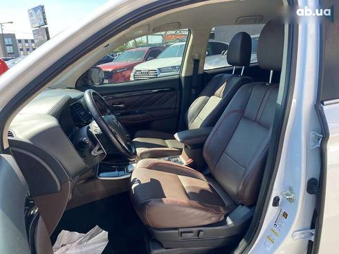Mitsubishi Outlander 2018 - фото 20