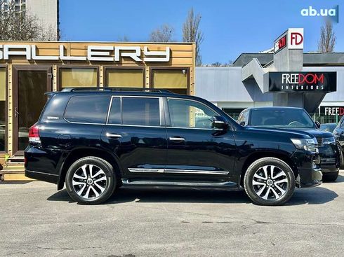 Toyota Land Cruiser 2019 - фото 2