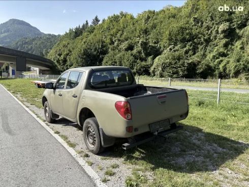 Mitsubishi L200 2010 зеленый - фото 10