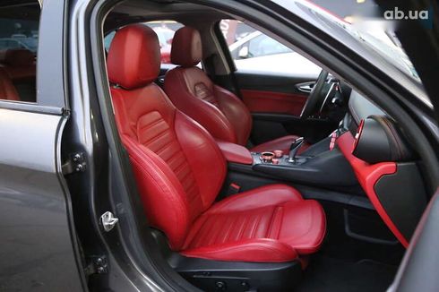 Alfa Romeo Giulia 2017 - фото 12