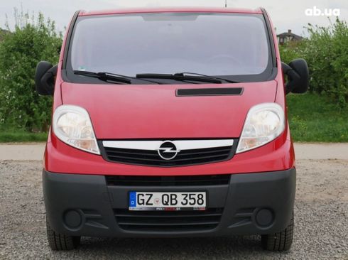 Opel Vivaro 2013 красный - фото 2
