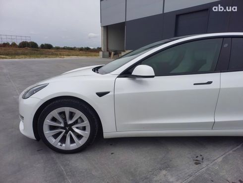 Tesla Model 3 2022 белый - фото 11