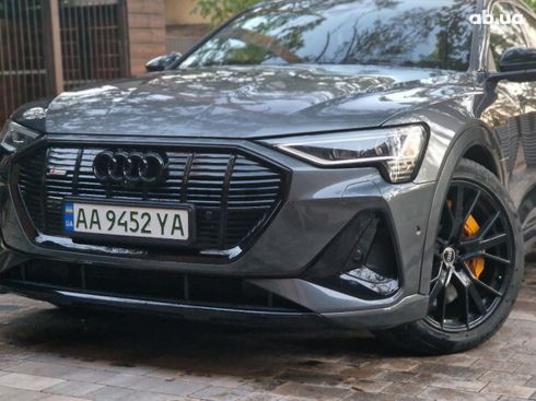 Audi E-Tron 2022 серый - фото 18